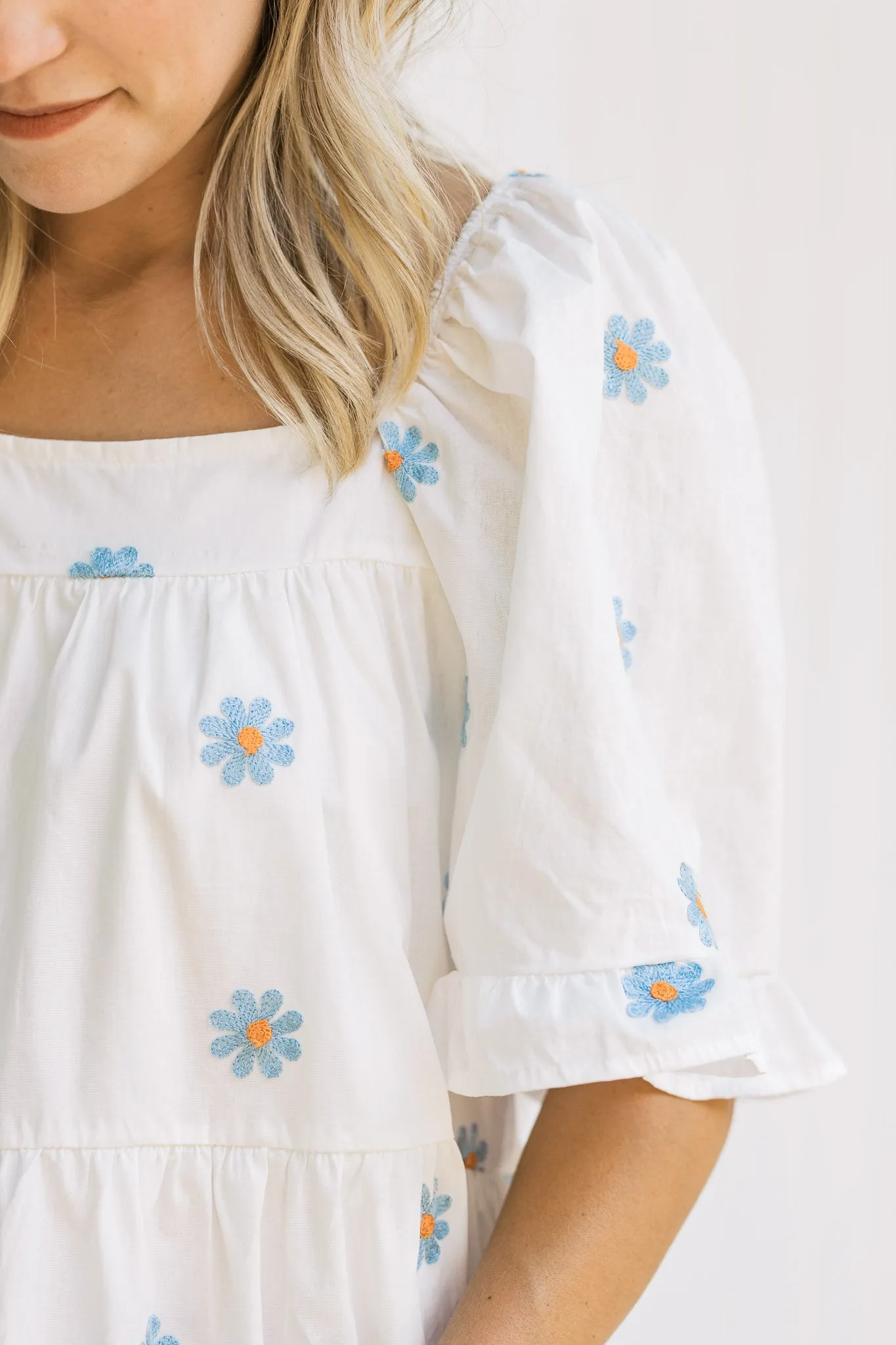 X Scattered Daisy Top